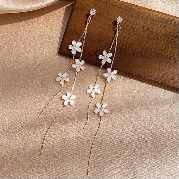 Boucles d'oreilles Fleurs Blanches et Fils Dorés