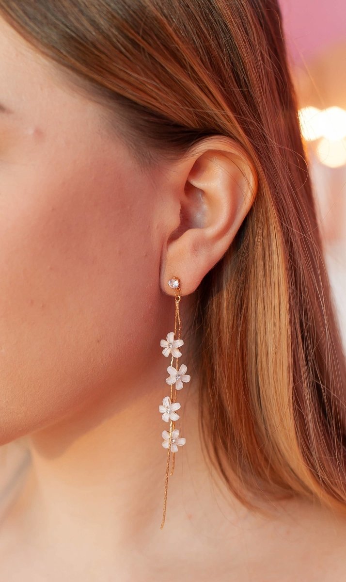 Yuri - Boucles d'oreilles à fils de jasmin blancs