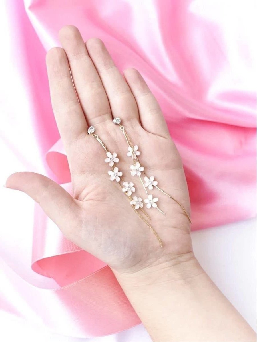 Yuri - Boucles d'oreilles à fils de jasmin blancs