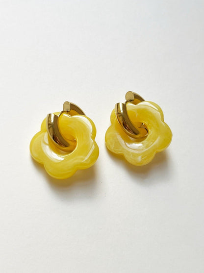 Gelbe Donut- Créoles avec pendentif fleur